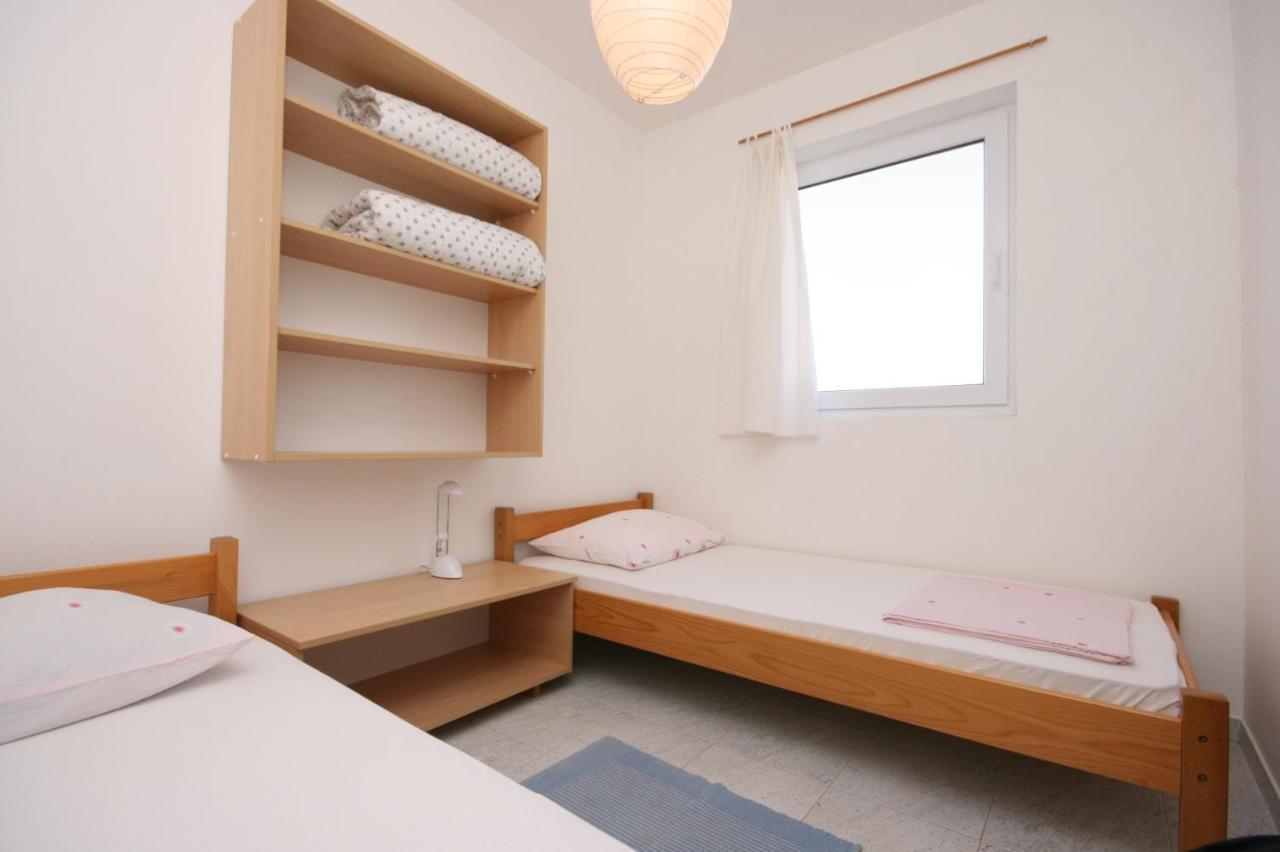 Apartments With A Parking Space Mandre, Pag - 6405 Kolan Eksteriør billede