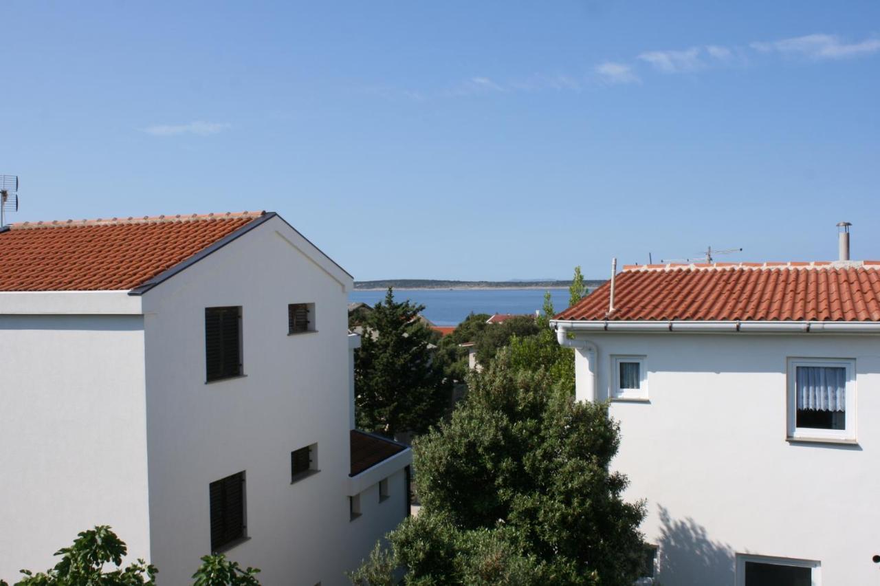 Apartments With A Parking Space Mandre, Pag - 6405 Kolan Eksteriør billede