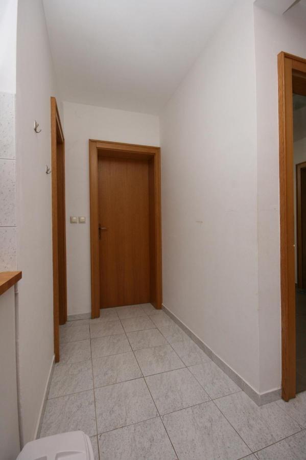 Apartments With A Parking Space Mandre, Pag - 6405 Kolan Eksteriør billede