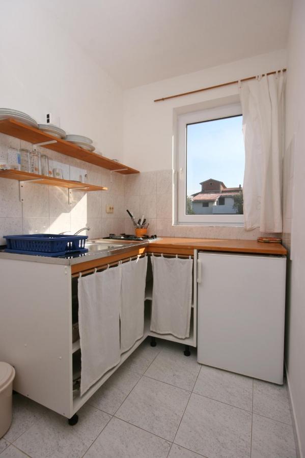 Apartments With A Parking Space Mandre, Pag - 6405 Kolan Eksteriør billede