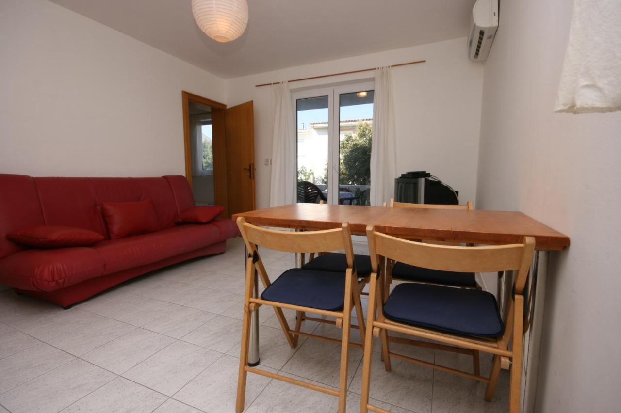 Apartments With A Parking Space Mandre, Pag - 6405 Kolan Eksteriør billede
