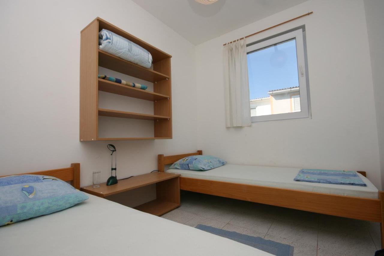 Apartments With A Parking Space Mandre, Pag - 6405 Kolan Eksteriør billede